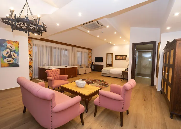 Elif Hanim & 3* Akyaka